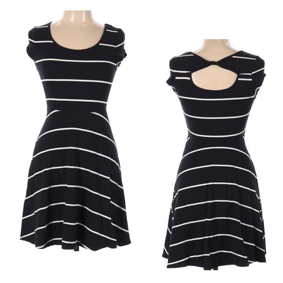 Black and white stripe cotton twisted keyhole back dress size small - Picture 1 of 7